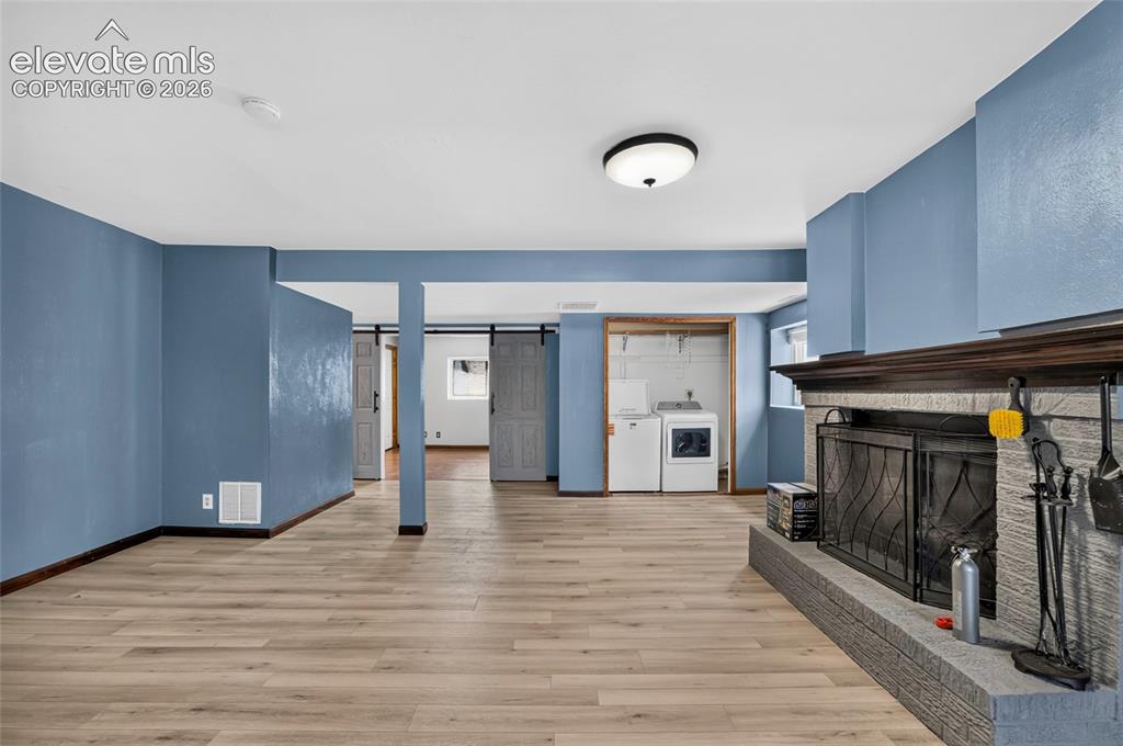 Image 31 of 44: Family Room