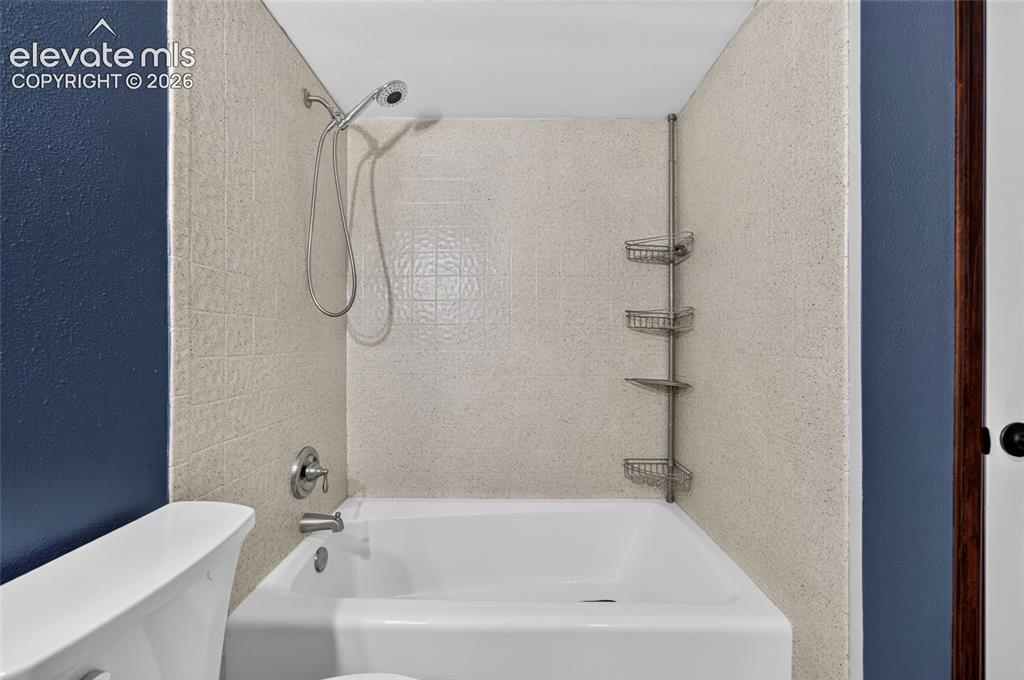 Image 41 of 44: Bathroom