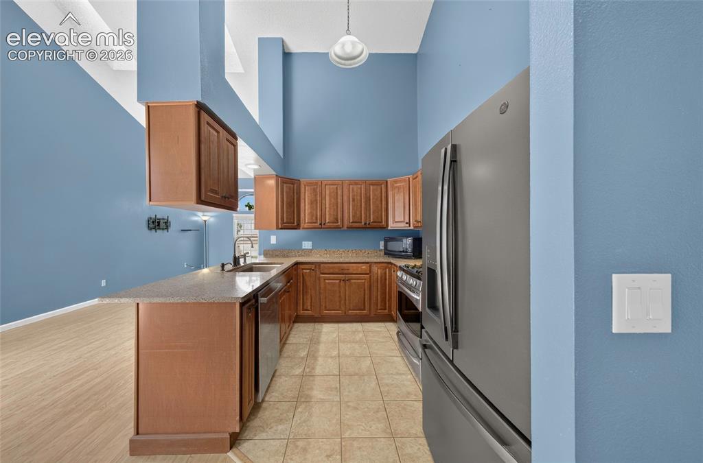 Image 7 of 44: Kitchen
