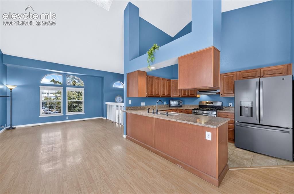 Image 8 of 44: Kitchen