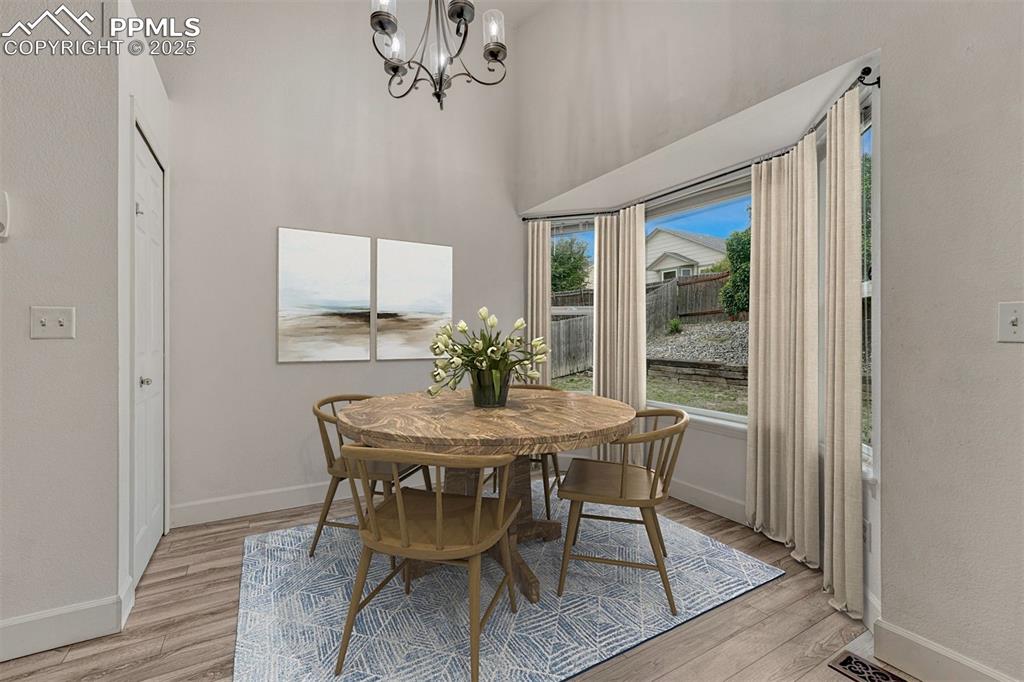 Image 15 of 40: Dining Area
