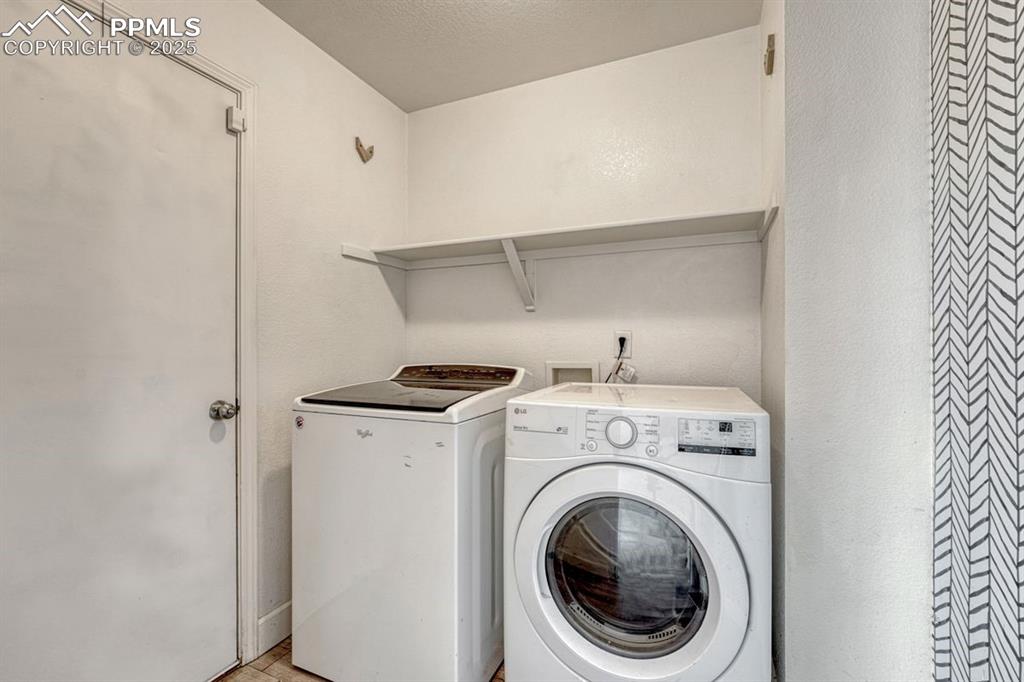Image 31 of 40: Laundry