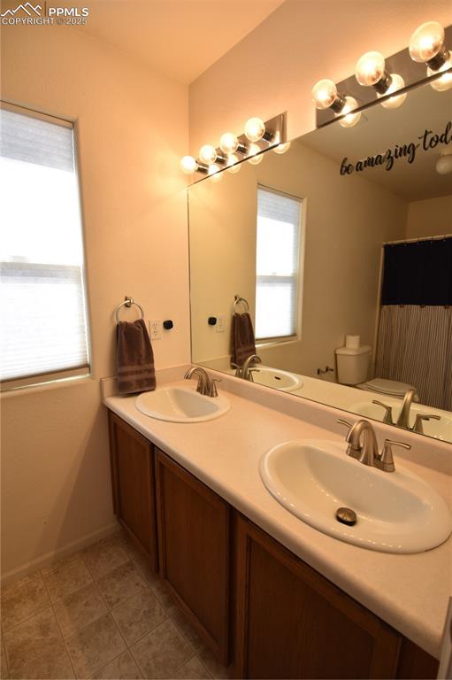 Image 10 of 21: Bathroom