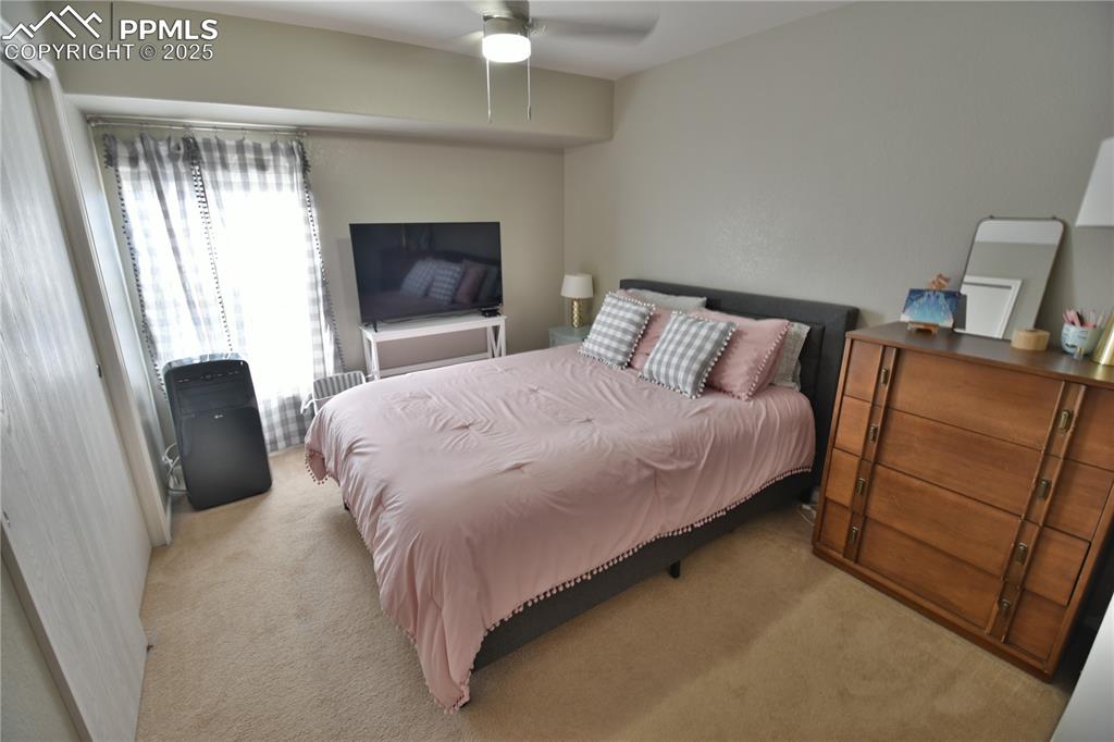 Image 13 of 21: Bedroom
