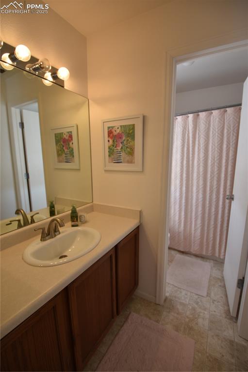 Image 15 of 21: Bathroom