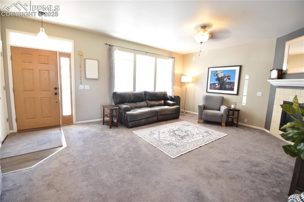 Image 2 of 21: Living Room