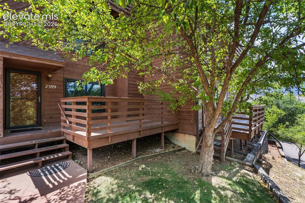 Image 18 of 23: Deck