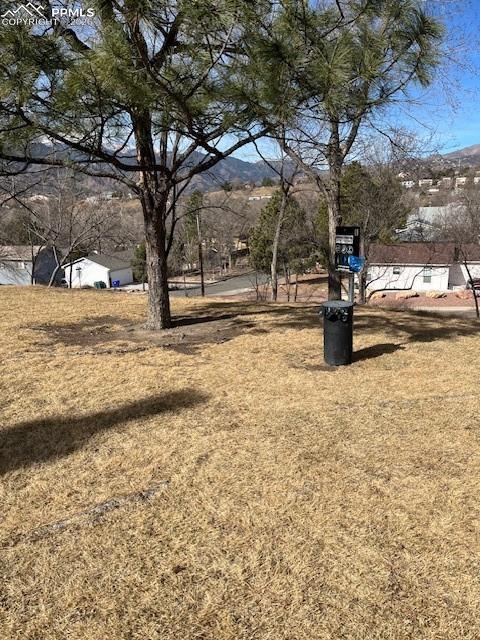 Image 19 of 20: Common area in front, to walk your pet