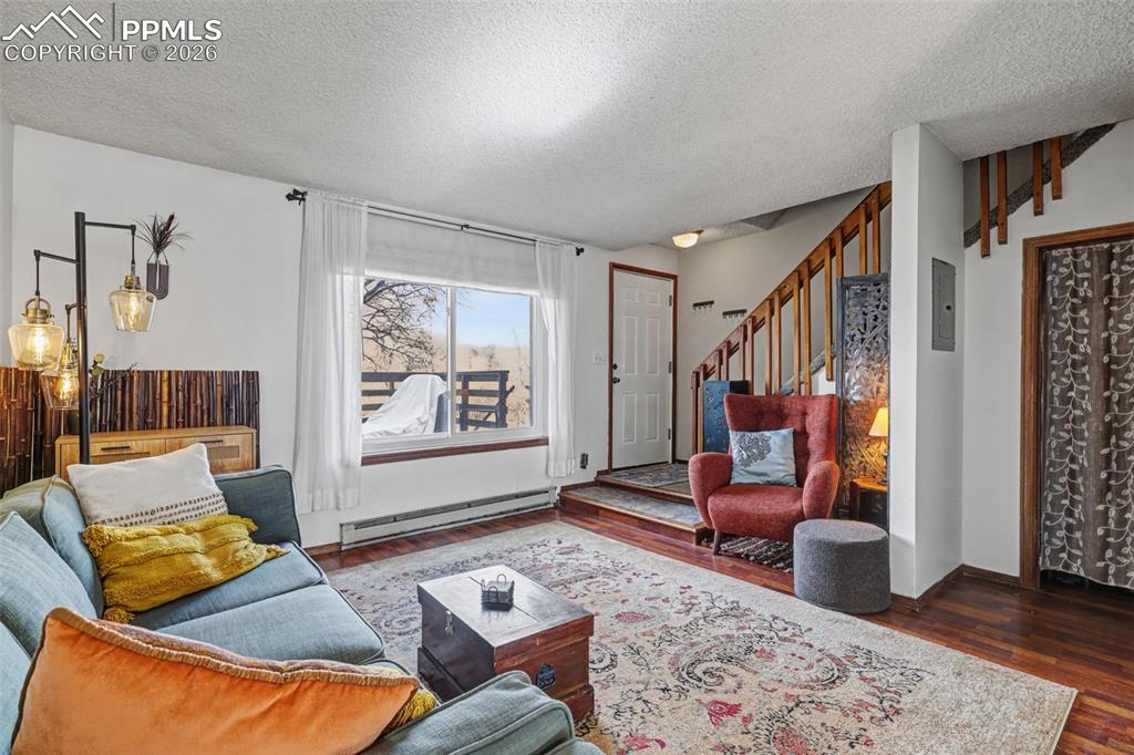 Image 2 of 20: Living Room