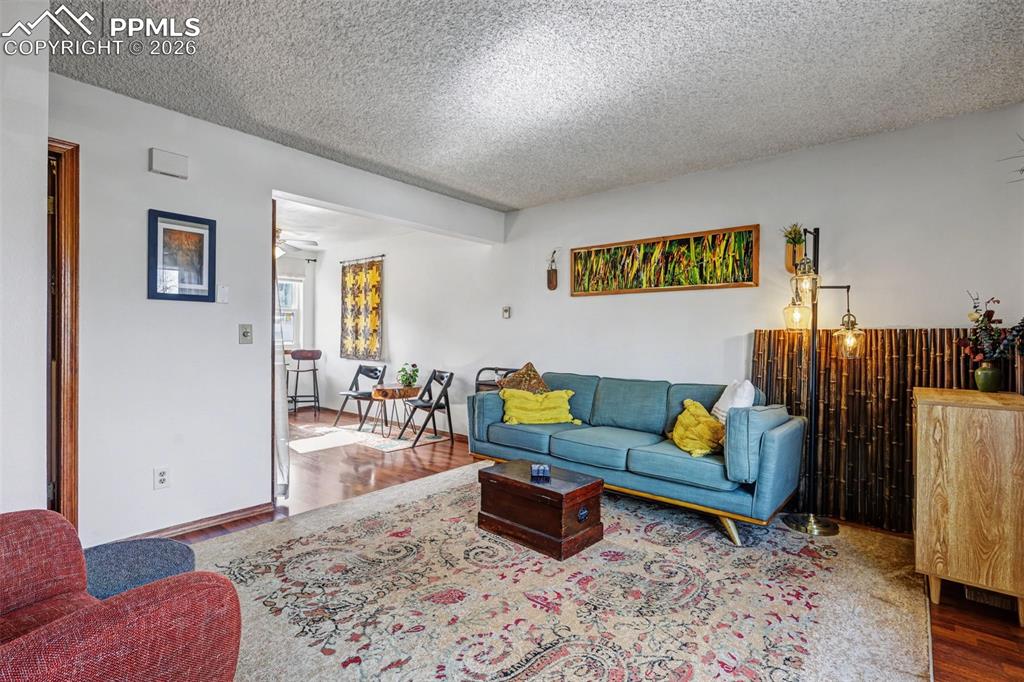 Image 4 of 20: Living Room