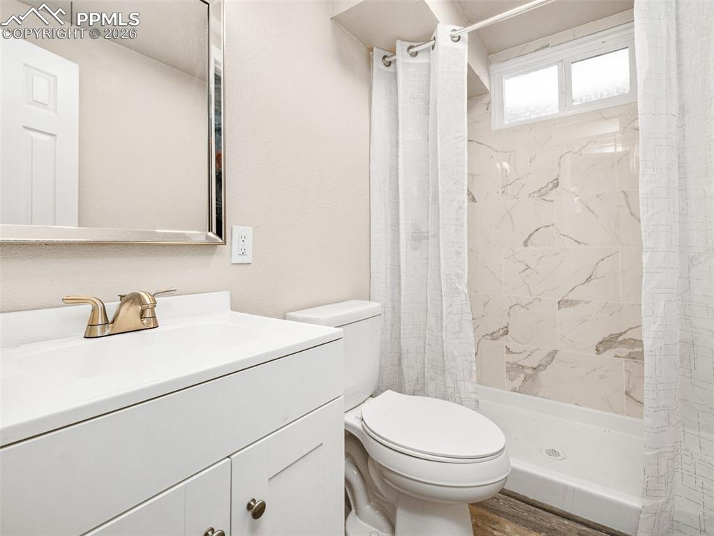 Image 15 of 18: Bathroom