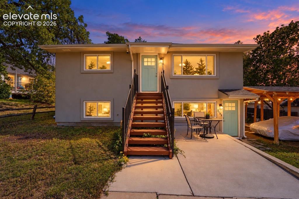 Image 1 of 50: Beautifully updated Westisde duplex!