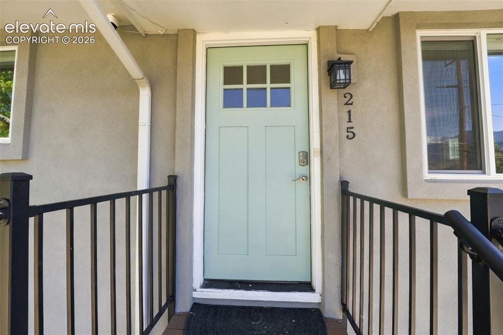 Image 6 of 50: Entrance to top level unit.