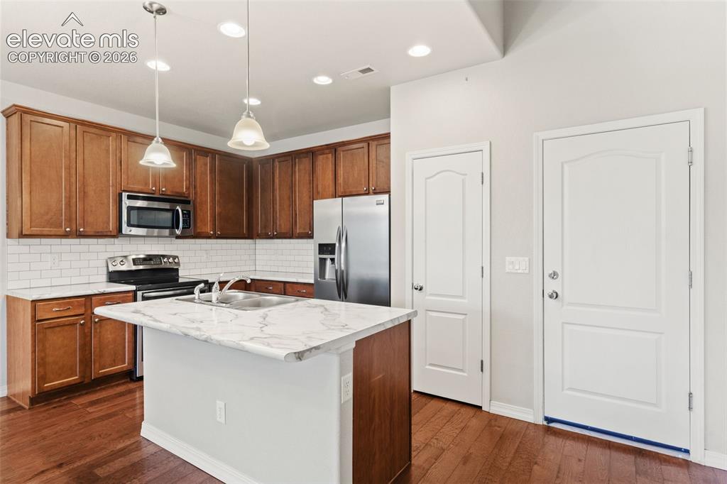 Image 11 of 29: Kitchen