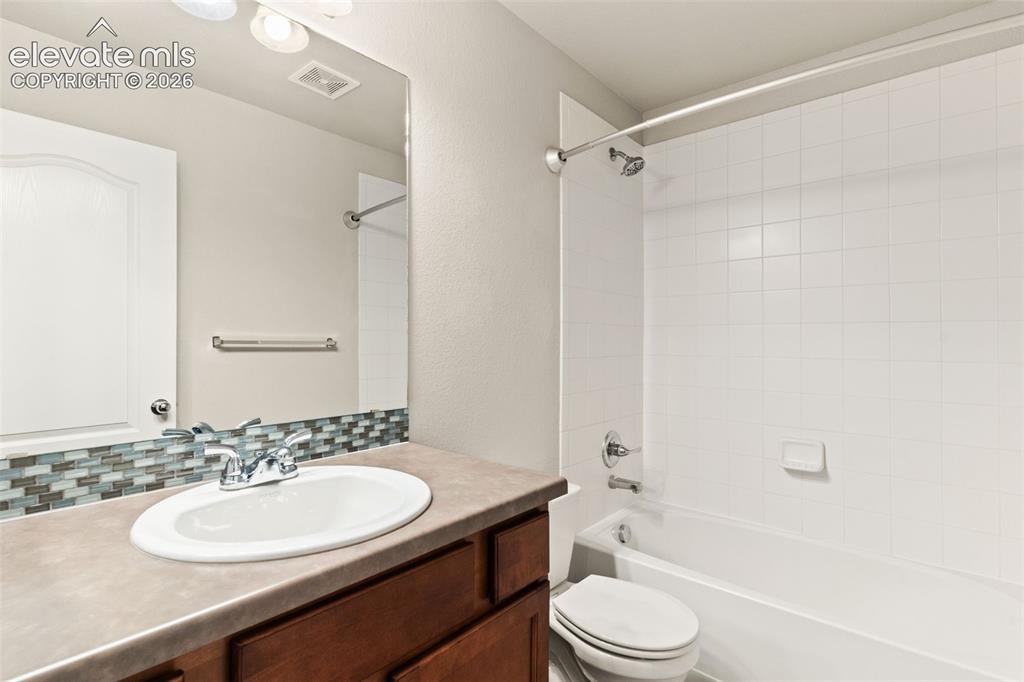 Image 25 of 29: Full bathroom