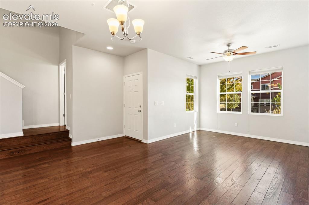 Image 6 of 29: Dining Area