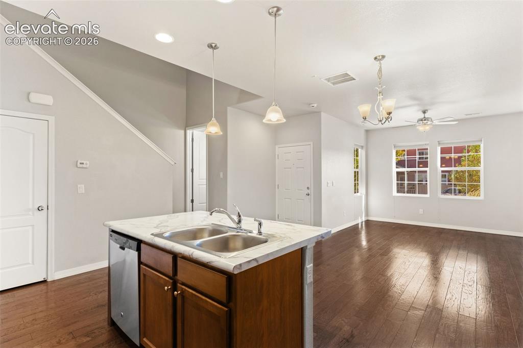 Image 8 of 29: Kitchen