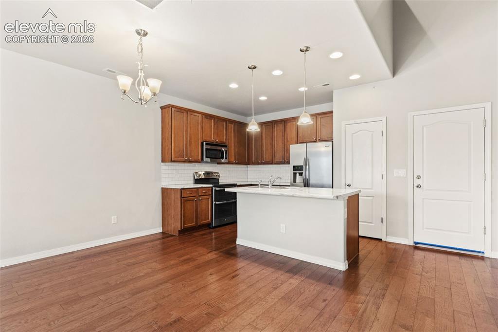 Image 9 of 29: Kitchen