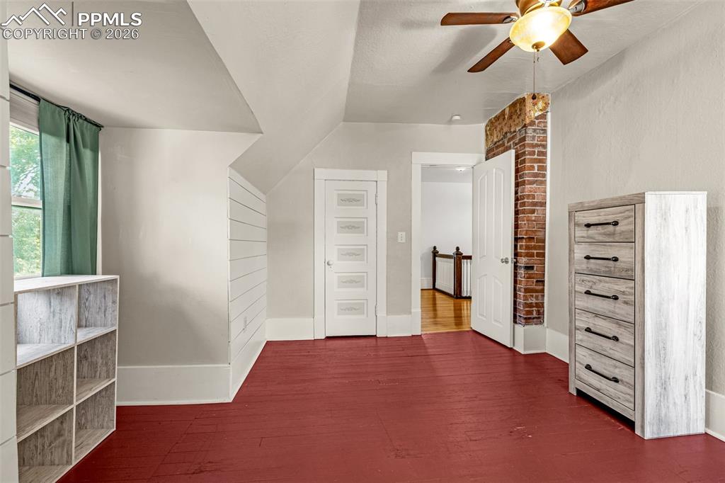 Image 15 of 45: Bonus Room