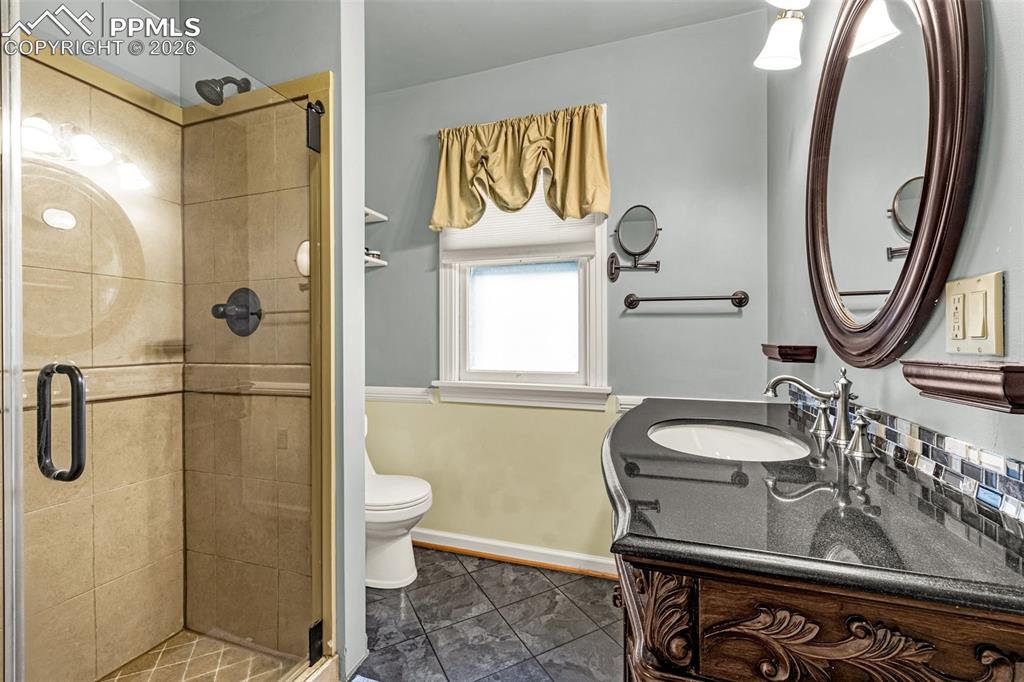 Image 19 of 45: Bathroom