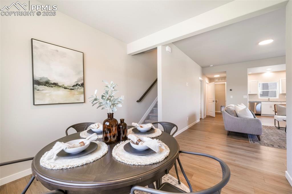 Image 14 of 50: Kitchen