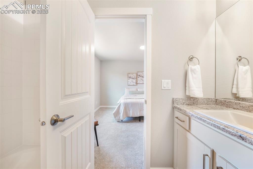 Image 23 of 50: Bedroom