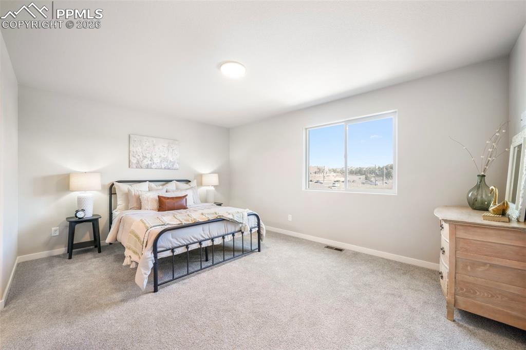 Image 25 of 50: Bathroom