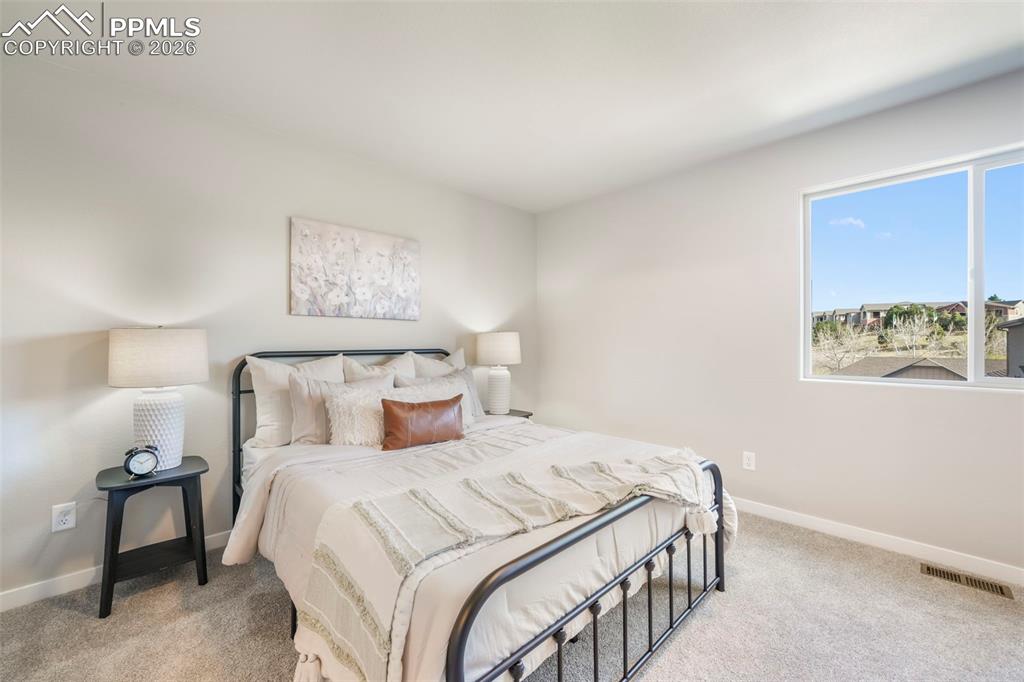 Image 27 of 50: Bathroom