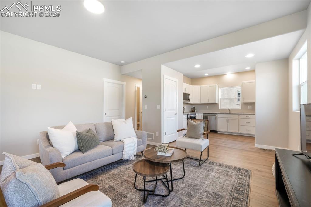 Image 3 of 50: Floor Plan