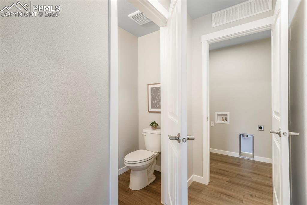 Image 36 of 50: Bathroom