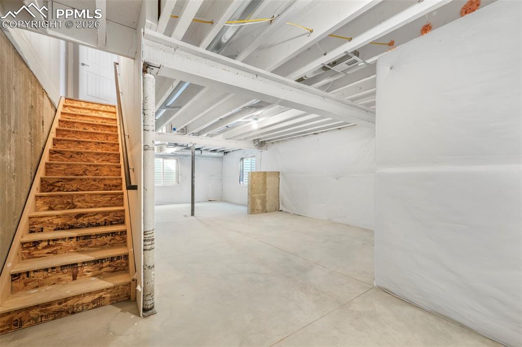 Image 39 of 50: Living Room