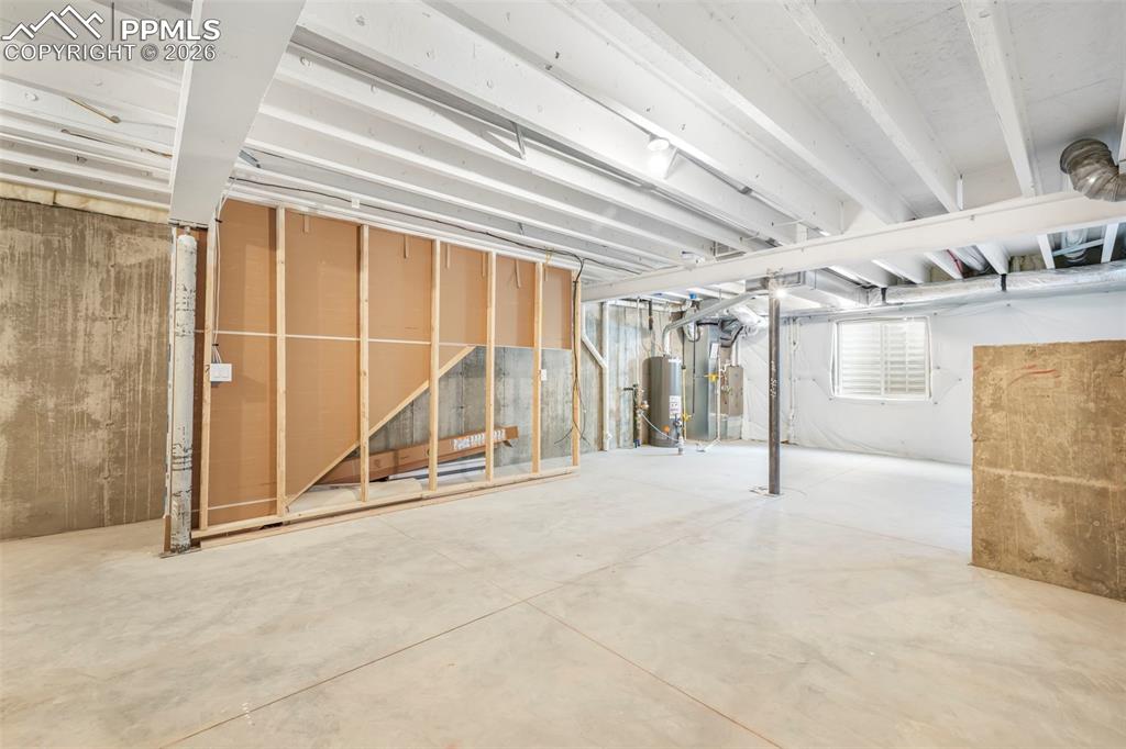 Image 40 of 50: Bathroom