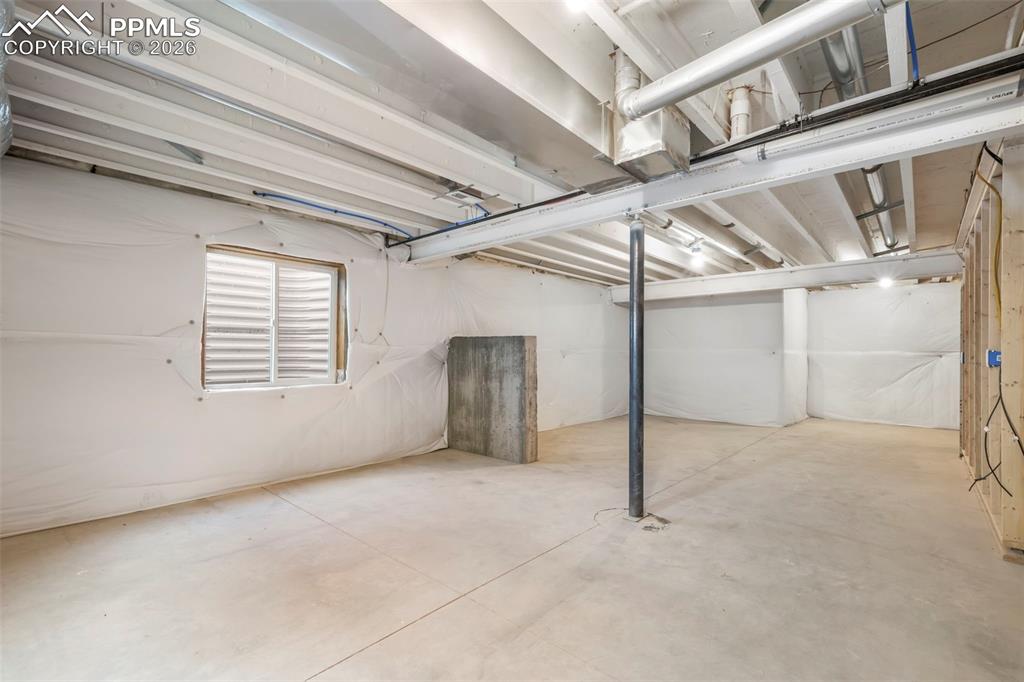 Image 41 of 50: Bathroom