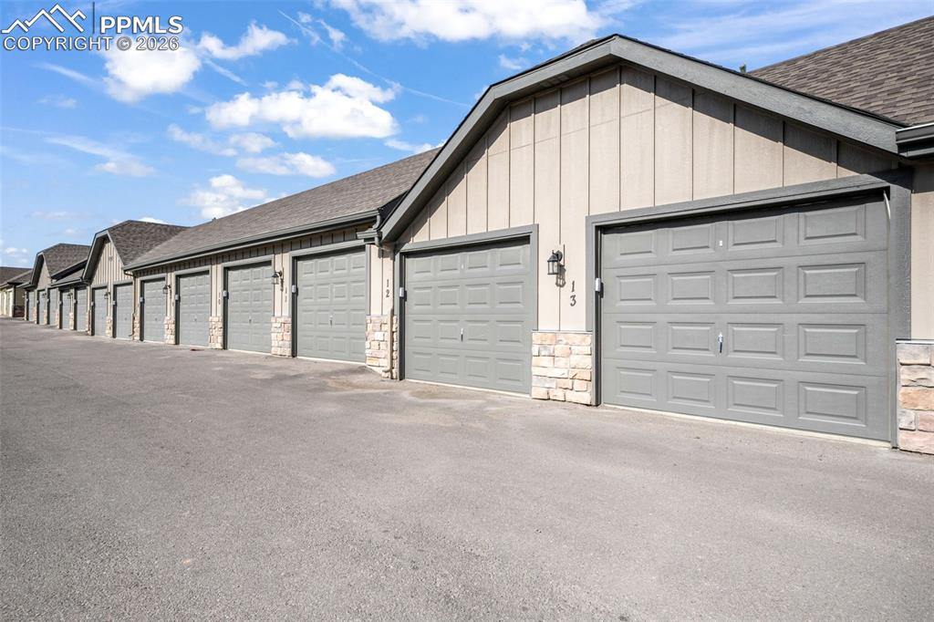 Image 42 of 50: Laundry