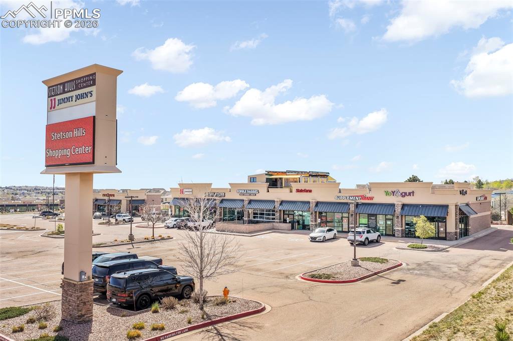 Image 46 of 50: Garage