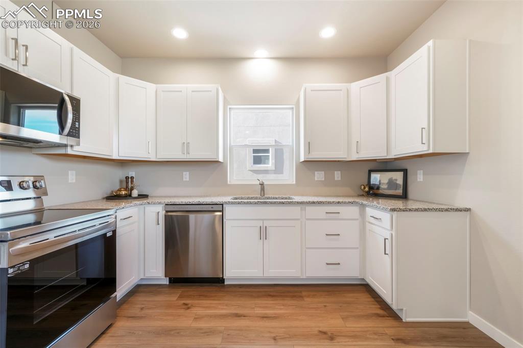 Image 9 of 50: Living Room