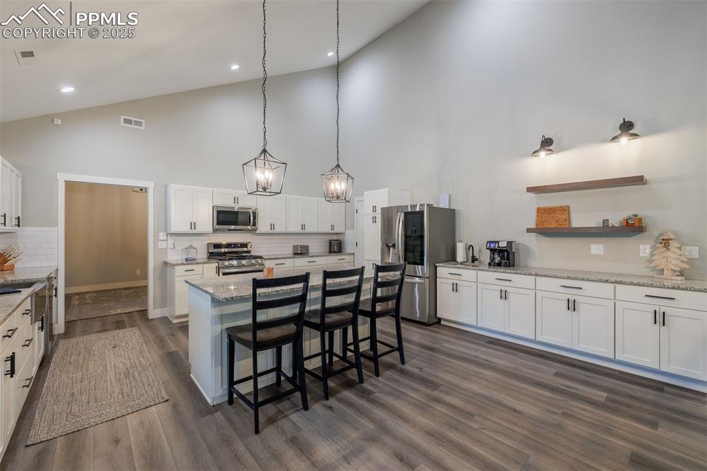 Image 12 of 38: Awesome kitchen for entertaining  