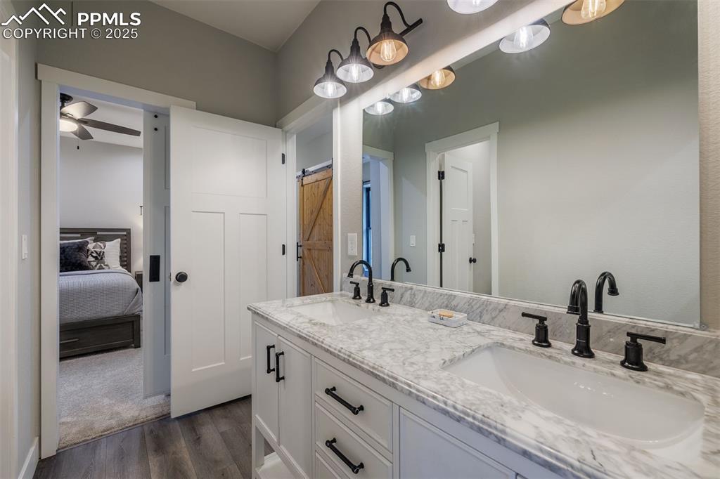 Image 28 of 38: Shared bathroom between bedrooms 