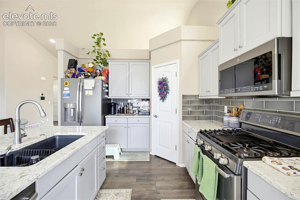Image 11 of 38: Kitchen