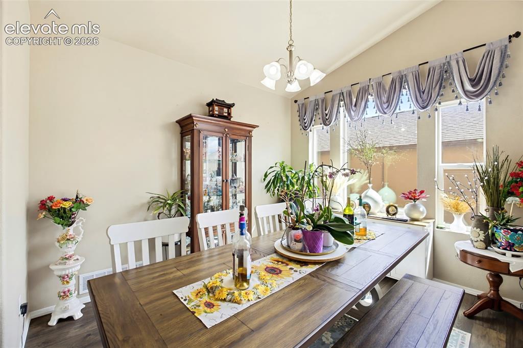 Image 5 of 38: Dining Area