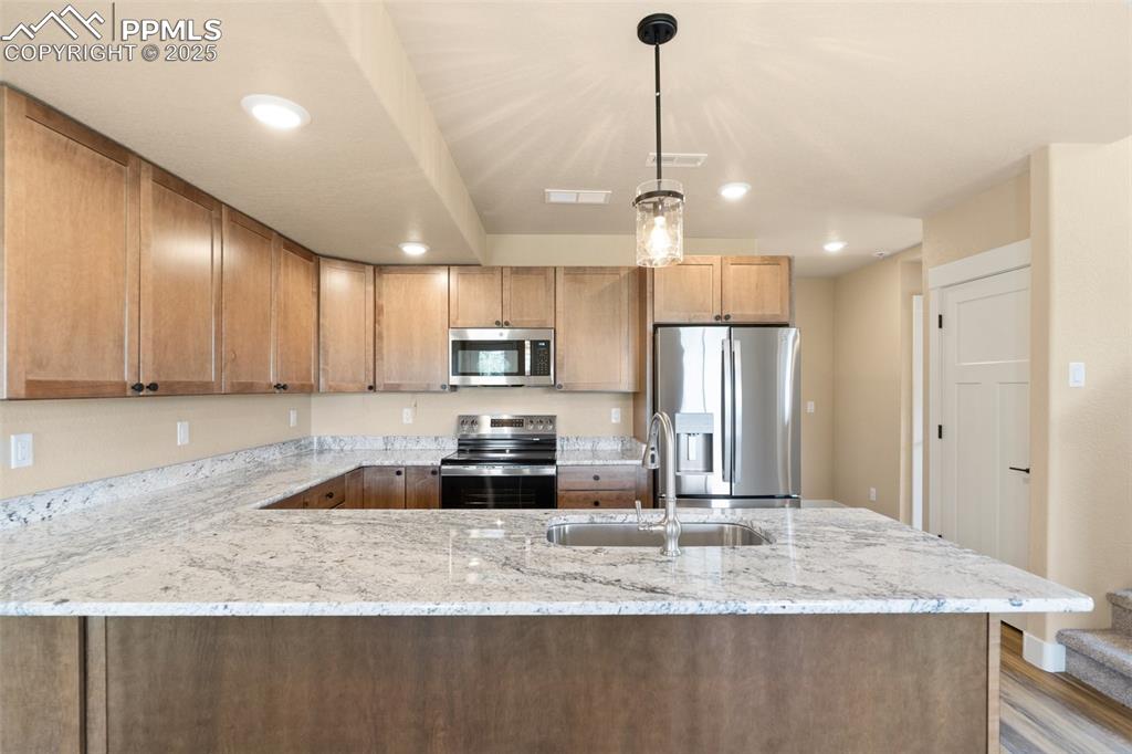 Image 13 of 33: Kitchen