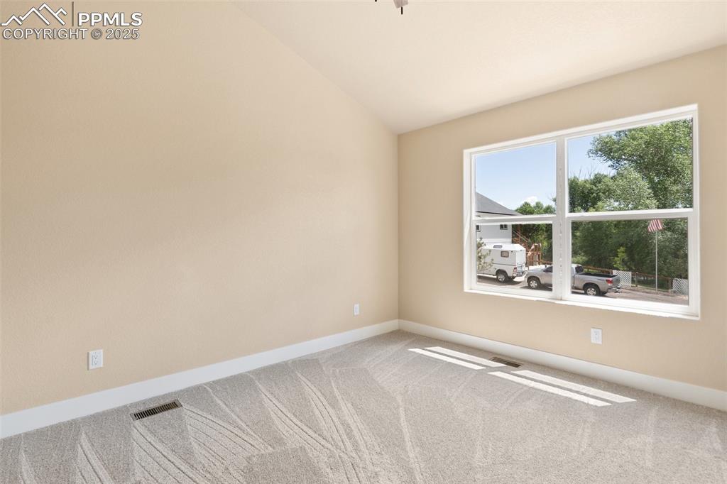 Image 25 of 33: 3rd bedroom on upper level