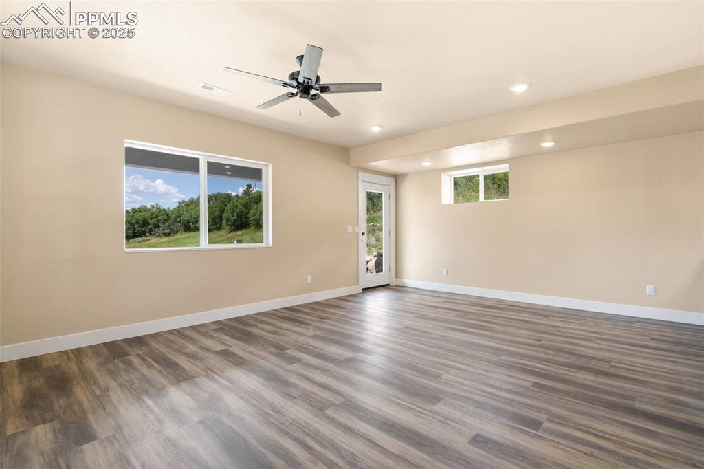 Image 4 of 33: Living Room