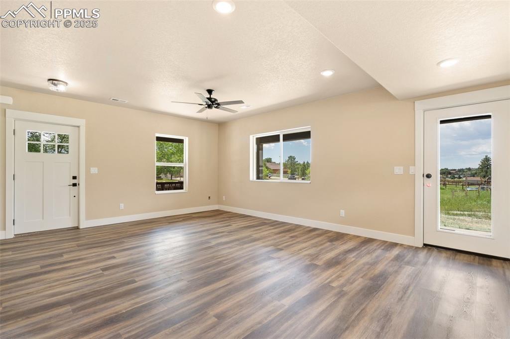 Image 6 of 33: Living Room