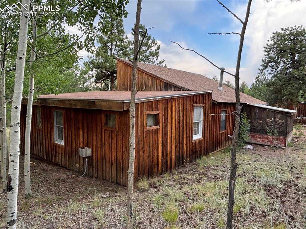 Image 9 of 40: View of home