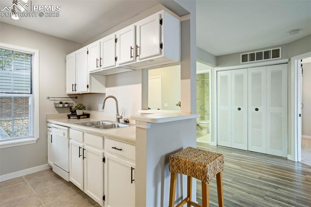 Image 10 of 22: Kitchen