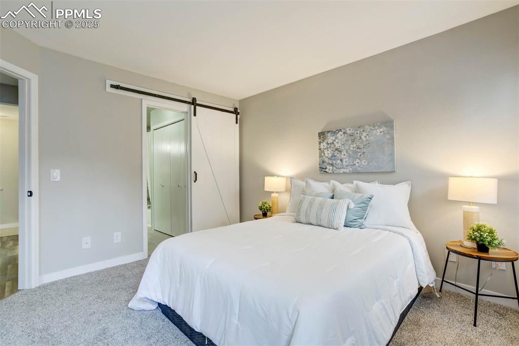 Image 14 of 22: Bedroom