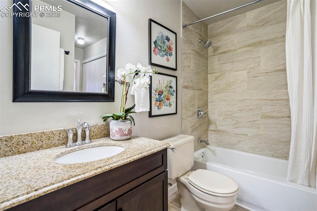 Image 16 of 22: Bathroom