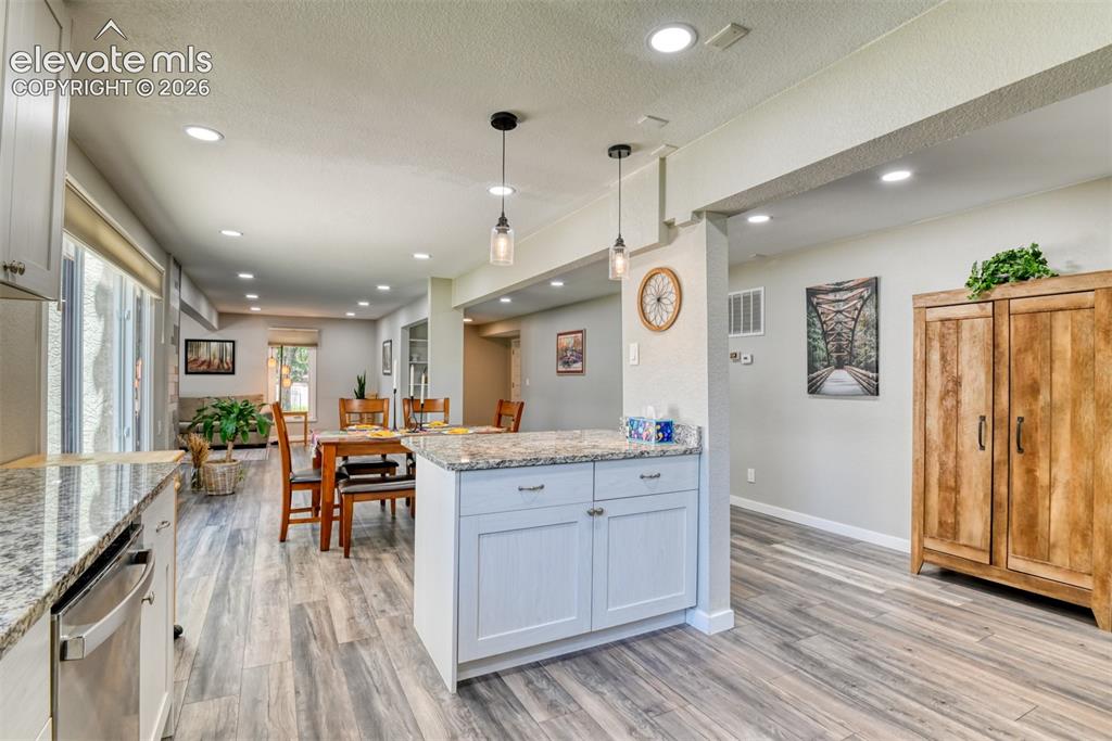Image 11 of 33: Kitchen