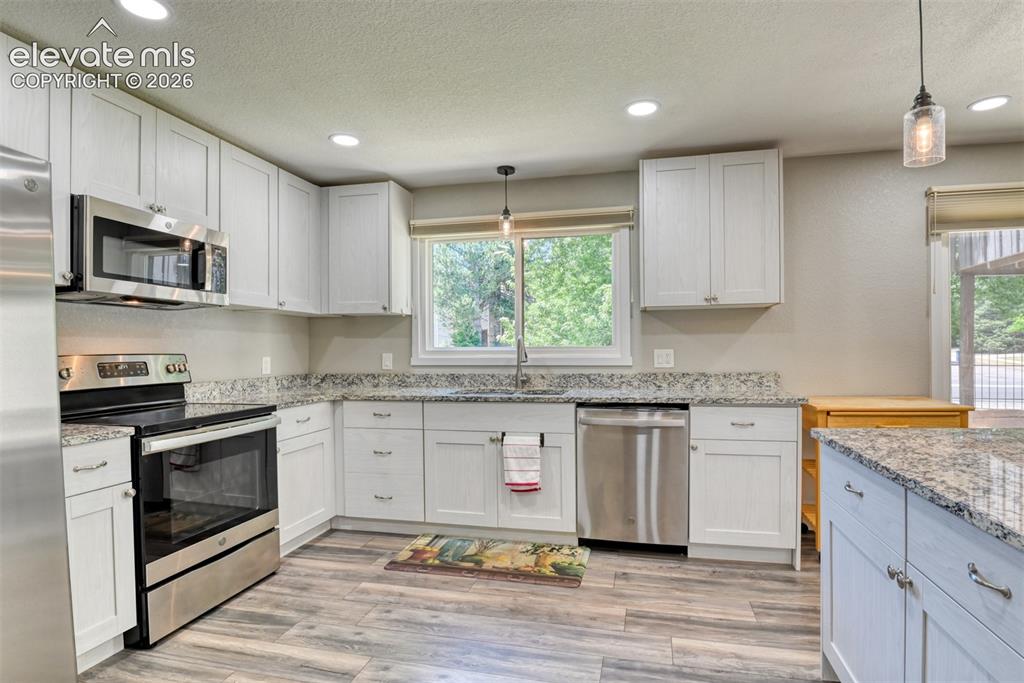 Image 12 of 33: Kitchen